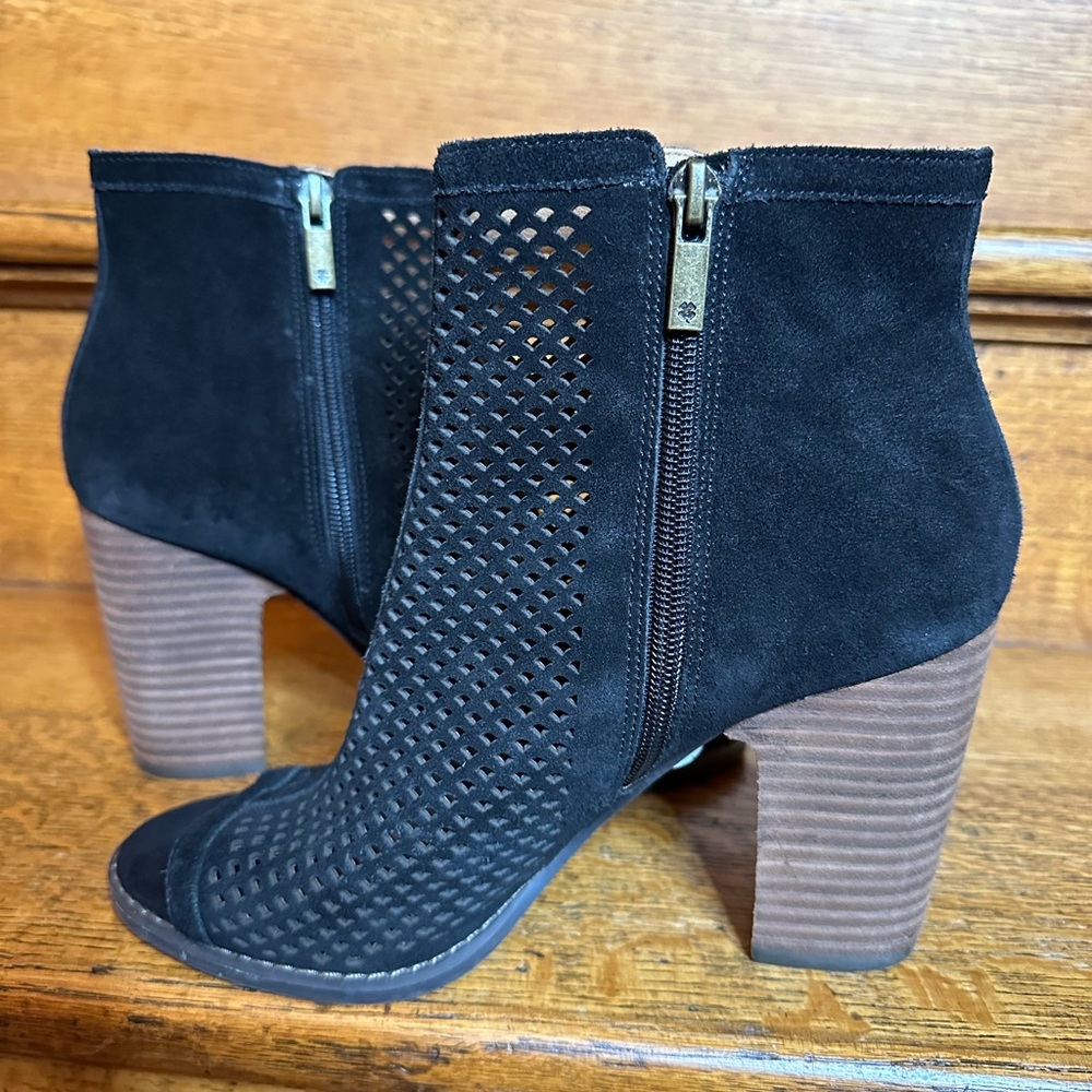 Lucky Brand 8.5 Lakyn Black Suede Leather Perforated Boots Peep Toe Booties - Picture 6 of 9